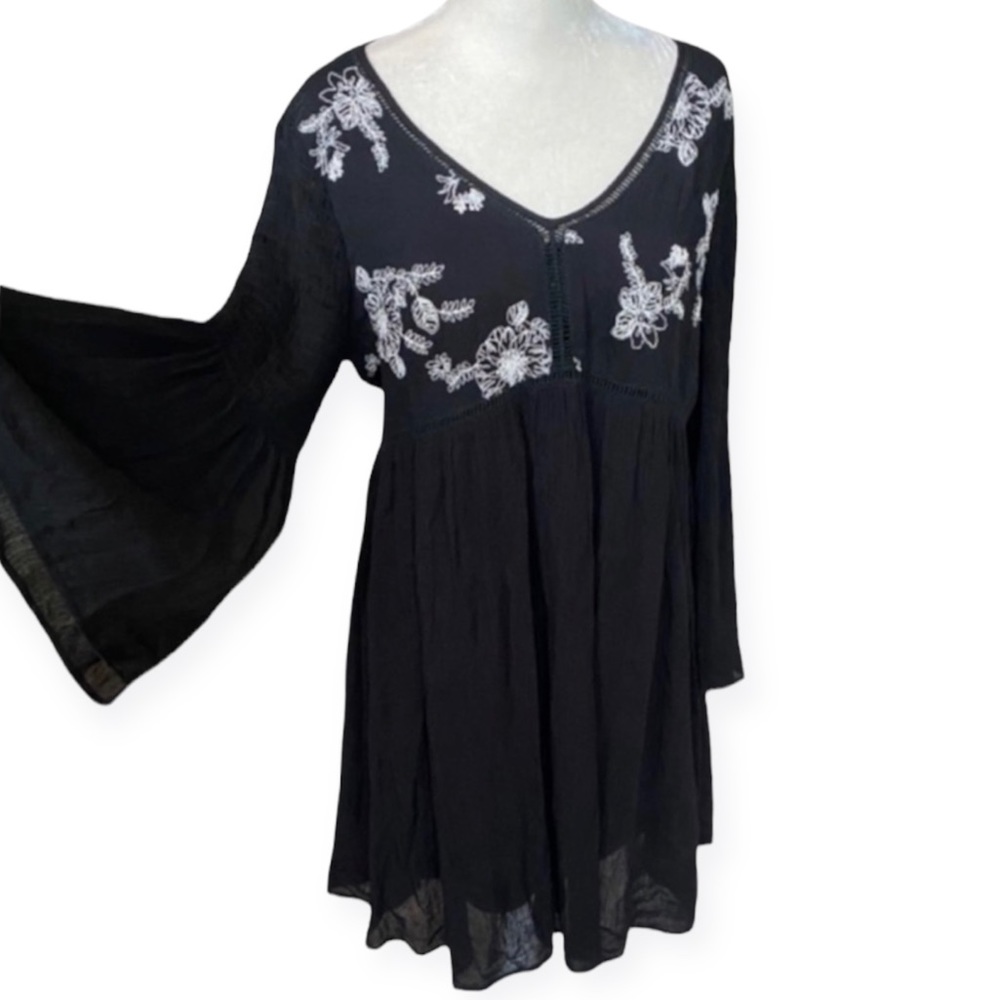 Altar’d State Boho Long Bell Sleeve Floral Embroidered Dress size women‘s medium